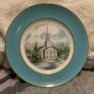 Avon Vintage Christmas 1974 Decorative Plate